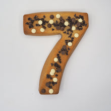 Cargar imagen en el visor de la galería, Tarta número hecha de cookie rellena de Dulce de leche o Nutella, con pepitas de chocolates
