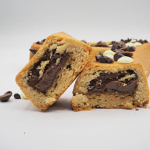 Cargar imagen en el visor de la galería, Tarta número hecha de cookie rellena de Nutella, con pepitas de chocolates
